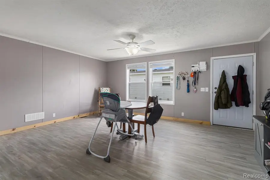 184 Pheasant Ct, Grand Blanc, MI 48439 - #3