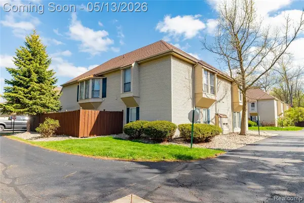 8127 Colony #23, Grosse Ile, MI 48138