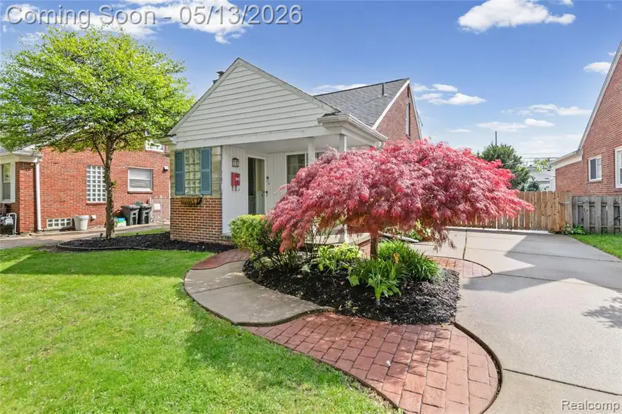 21610 Prestwick, Harper Woods, MI 48225 - #2