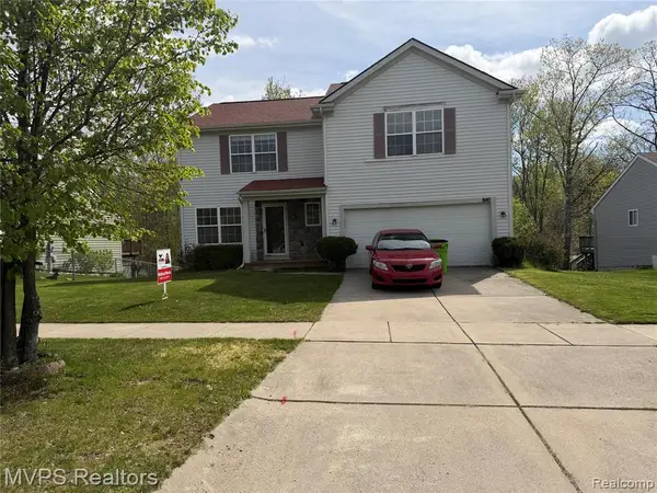 840 Andover Woods, Fenton, MI 48430