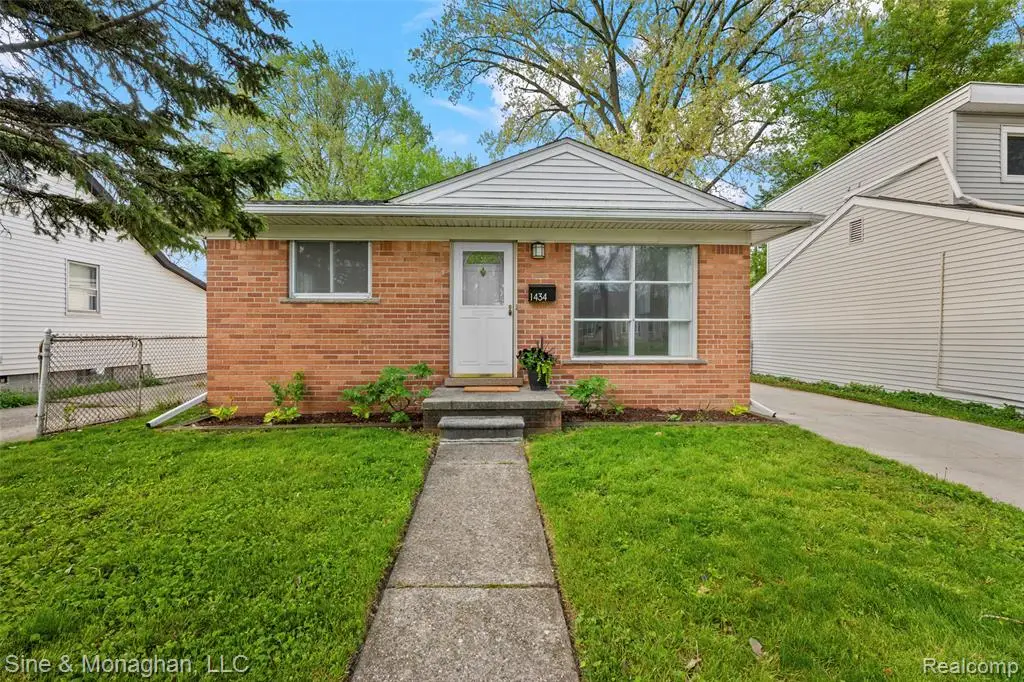1434 E Woodruff, Hazel Park, MI 48030 - #1