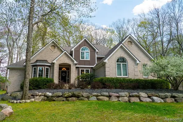 157 Winding Woods, Brighton, MI 48114