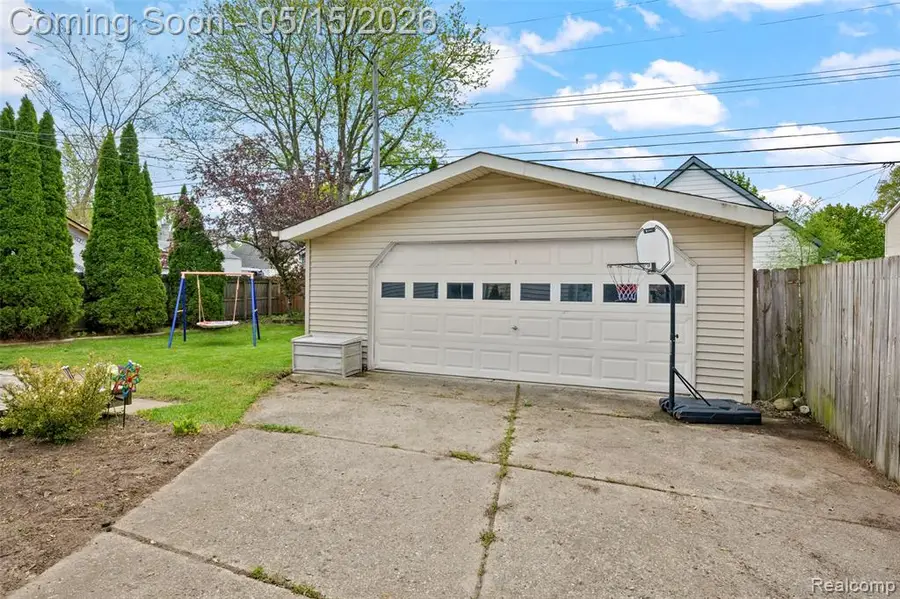 327 Tecumseh, Clawson, MI 48017 - #3