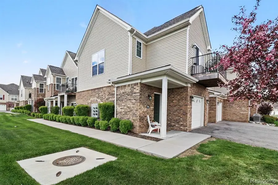 9864 Ridge Run, Howell, MI 48855 - #3