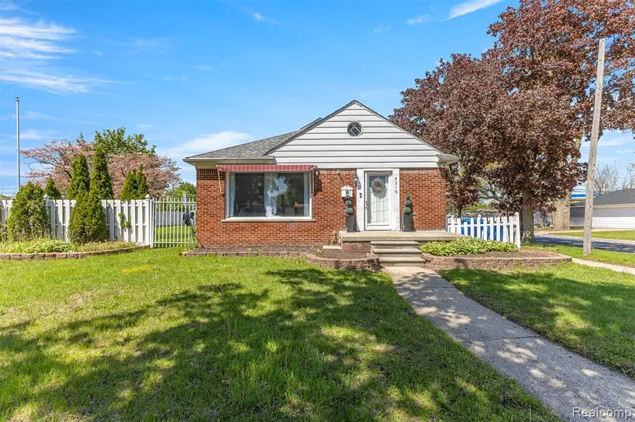 8315 Dale, Dearborn Heights, MI 48127 - #2