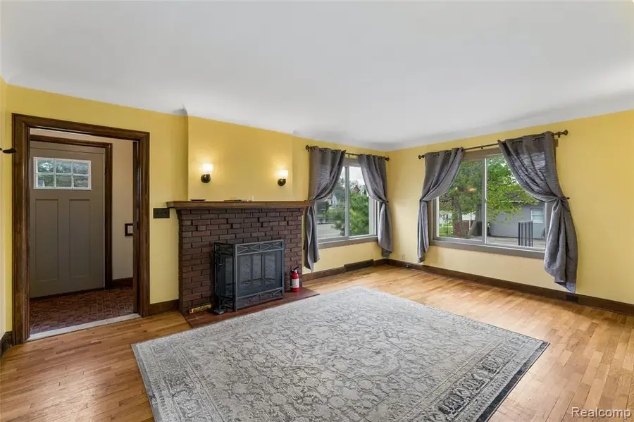 317 E Grand River, Fowlerville, MI 48836 - #2