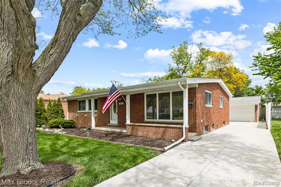 260 Lyons, Troy, MI 48083 - #2