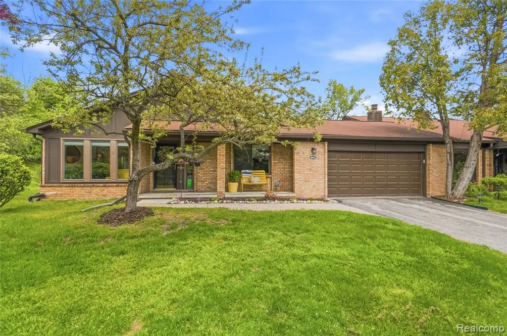 4042 Chablis, West Bloomfield, MI 48323 - #1