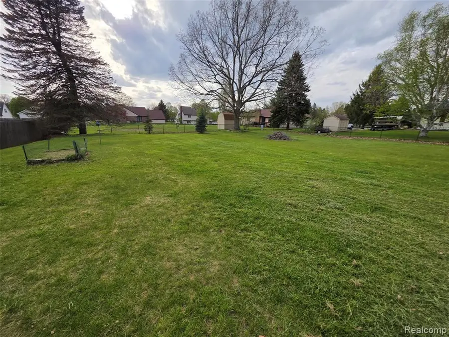 3435 Rockledge, Lapeer, MI 48446 - #3
