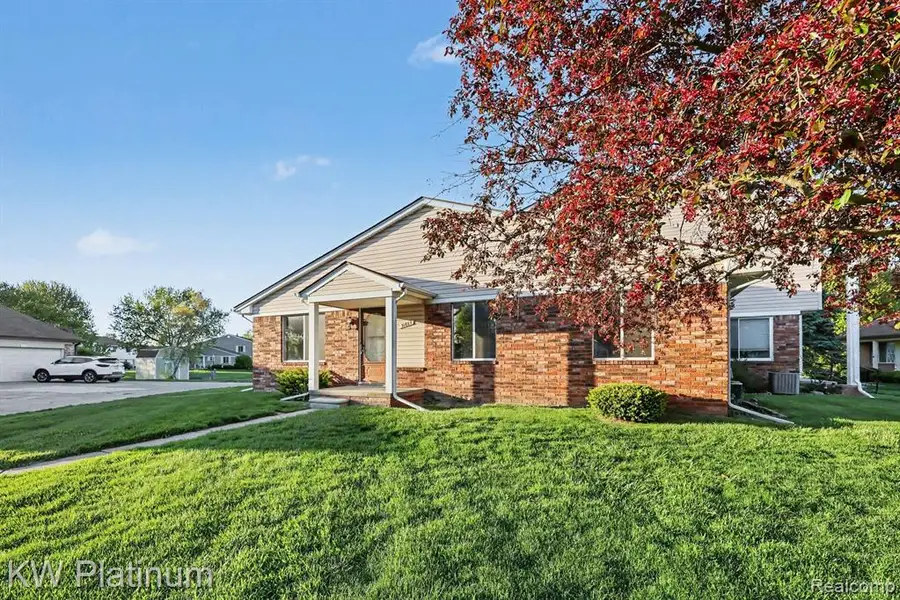 31825 Breezeway, New Baltimore, MI 48047 - #2