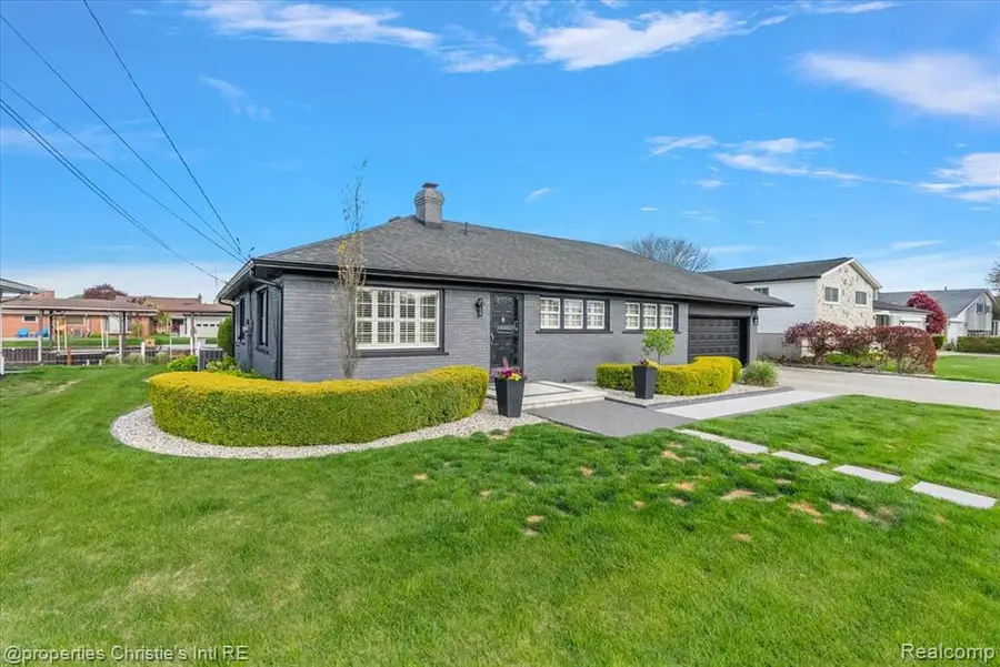 37912 Pointe Rosa, Harrison Township, MI 48045 - #2