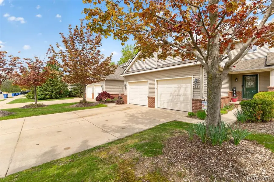 24 Millstone, Waterford, MI 48328 - #2