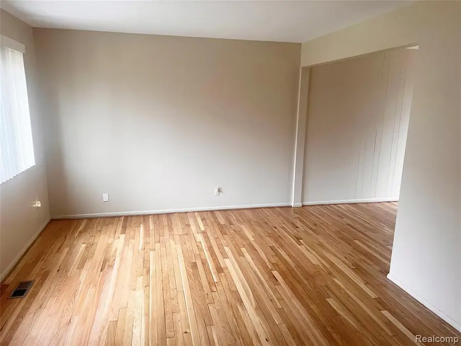 25647 Salem #102, Roseville, MI 48066 - #2