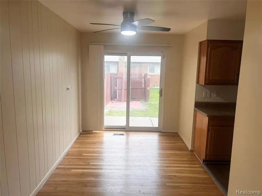 25647 Salem #102, Roseville, MI 48066 - #3