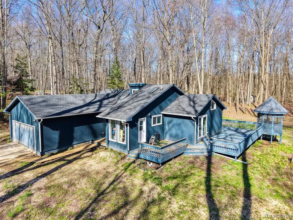 9820 Oakhurst, Holly, MI 48442 - #1