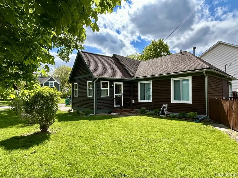 516 Clinton, Howell, MI 48843 - #2
