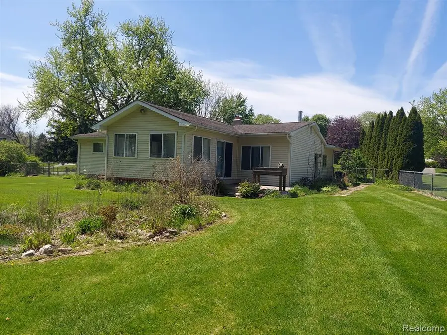 9680 Bloomhill, Holly, MI 48442 - #2