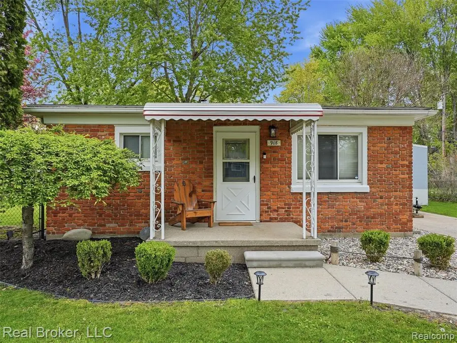918 Columbia, Algonac, MI 48001 - #2