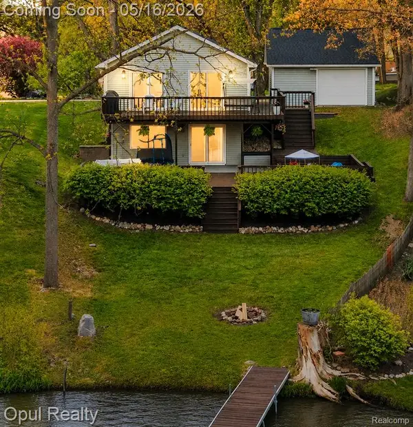 4395 Navarra, White Lake, MI 48383