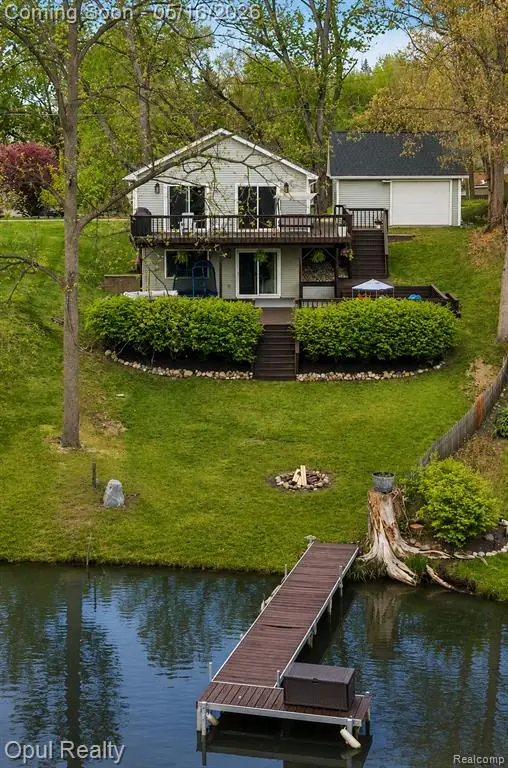 4395 Navarra, White Lake, MI 48383 - #2