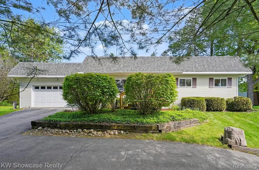 4200 Woodcock, Highland, MI 48357 - #2
