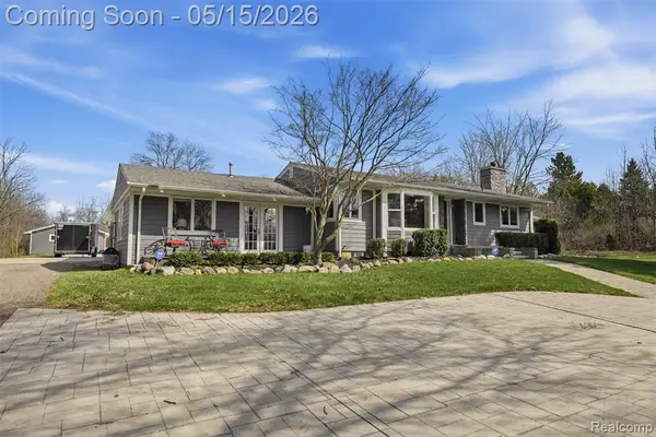26300 Johns, South Lyon, MI 48178