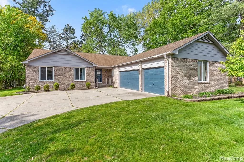 27900 Whitcomb, Livonia, MI 48154 - #1