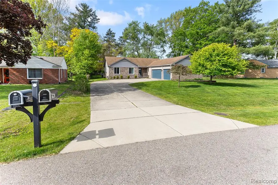 27900 Whitcomb, Livonia, MI 48154 - #3