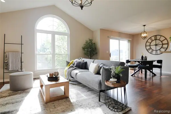12201 Chesapeake, Walled Lake, MI 48390