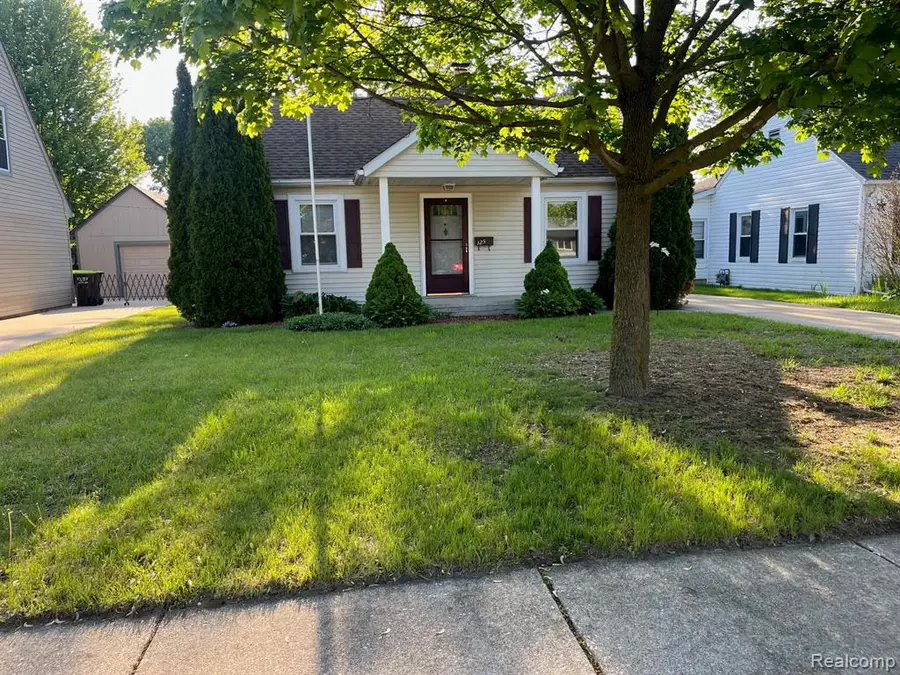125 S Biggs, Belleville, MI 48111 - #2