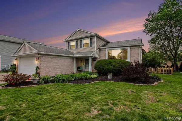 1649 Windingway, Wixom, MI 48393
