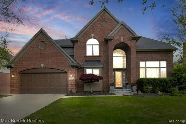 31102 Bancroft, Novi, MI 48377
