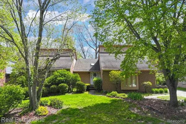 20080 Longridge, Northville, MI 48167
