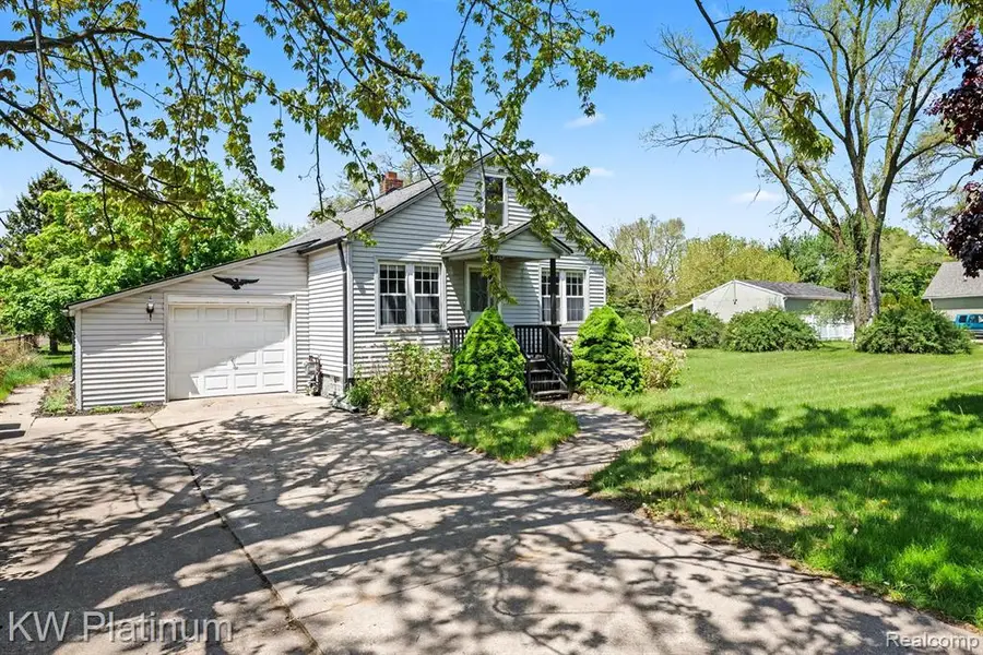 47611 Burton, Shelby, MI 48317 - #2