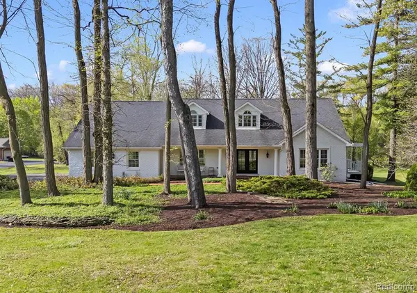 7035 Ten Hill, West Bloomfield, MI 48322