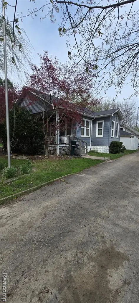 16130 Five Points, Redford, MI 48240