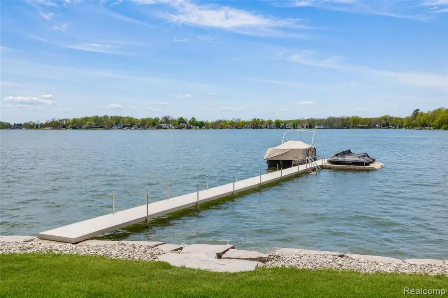 12530 Woodhull, Fenton, MI 48430 - #3