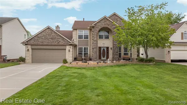 865 Drakeshire, Commerce Twp, MI 48390