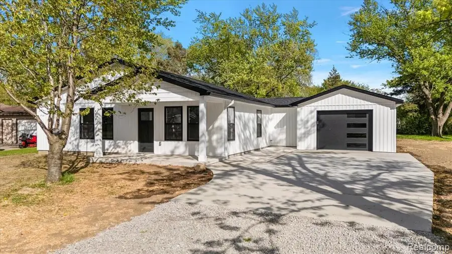 6165 Woodsdale, Grand Blanc, MI 48439 - #2