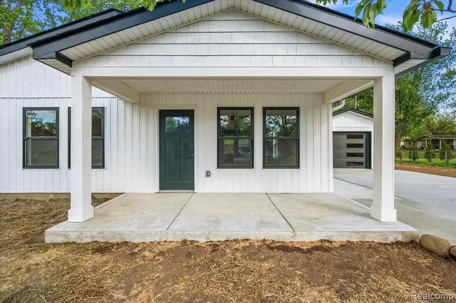 6165 Woodsdale, Grand Blanc, MI 48439 - #3