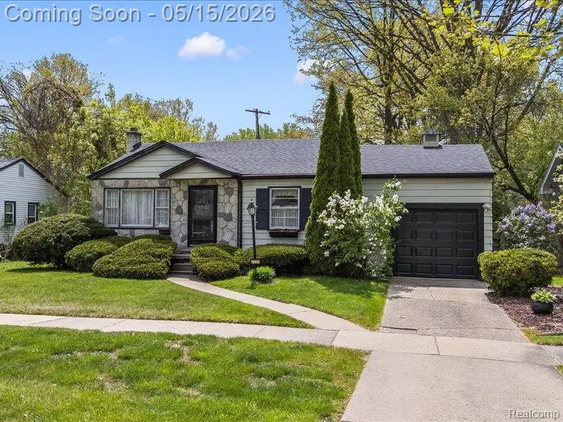 2229 E 8 Mile, Grosse Pointe Woods, MI 48236 - #1