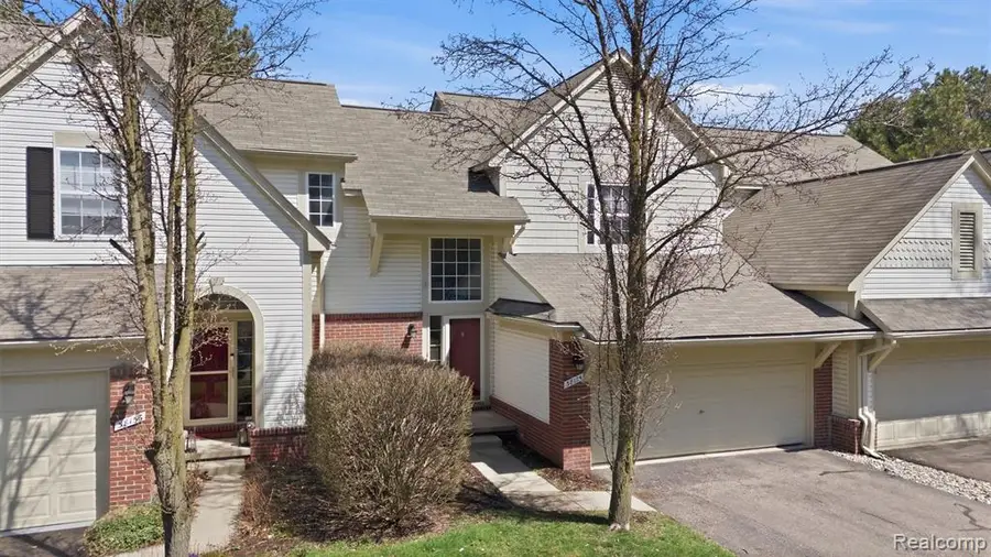 38154 Saratoga, Farmington Hills, MI 48331 - #2