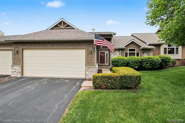 2246 Willow Tree, Brighton, MI 48116