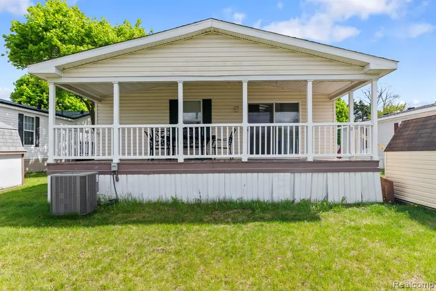351 North Squirrel Rd, Auburn Hills, MI 48326 - #2