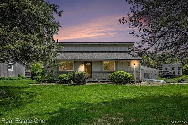 899 Rachelle, White Lake, MI 48386