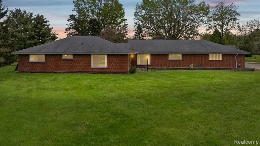 700 Townsend, Leonard, MI 48367 - #2