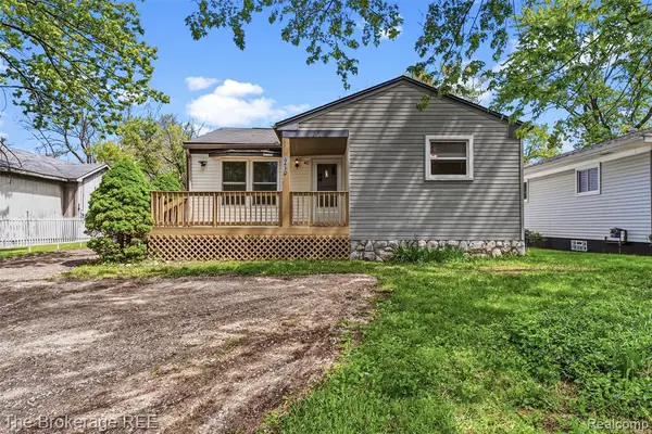 6430 Cloverton, Waterford, MI 48329