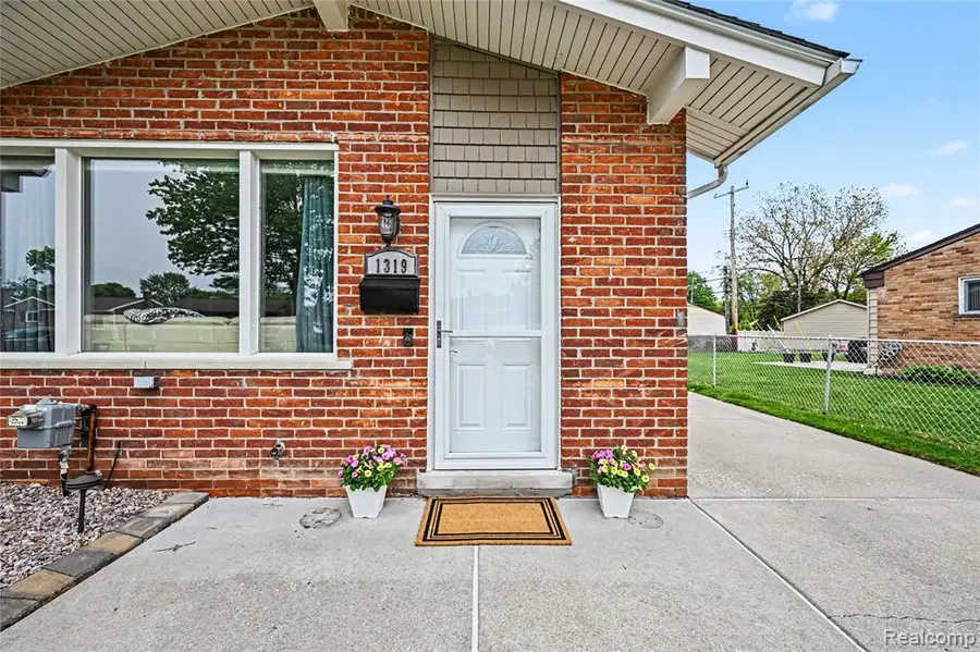 1319 Easley, Westland, MI 48186 - #2
