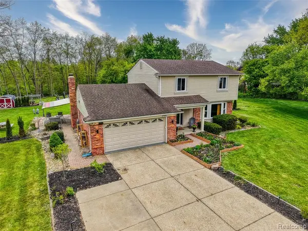 29211 Geraldine, Farmington Hills, MI 48336