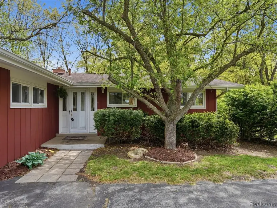 8645 Fieldcrest, Brighton, MI 48116 - #2